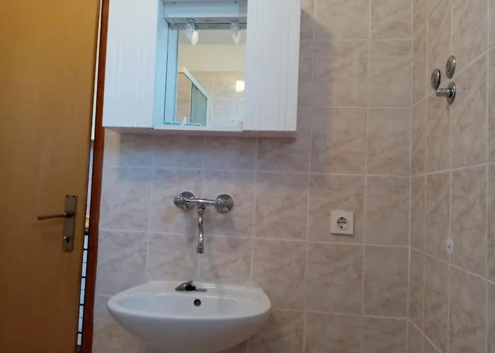 Nar * Vinišće